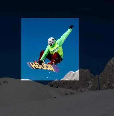 snowboarder faisant un grab